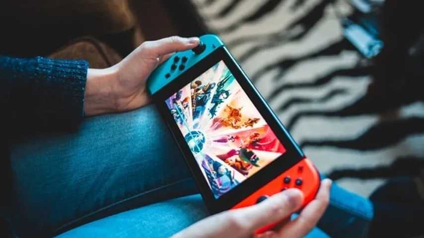 Pantalla de carga de partida de Fortnite en una Nintendo Switch. (Foto: Unsplash)